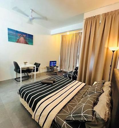 Furr Empire Damansara Studio Free Netflix Wifi Петалинг-Джая Экстерьер фото